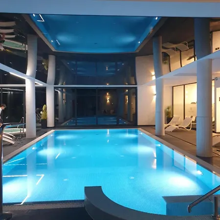 Westin House 113 アパート